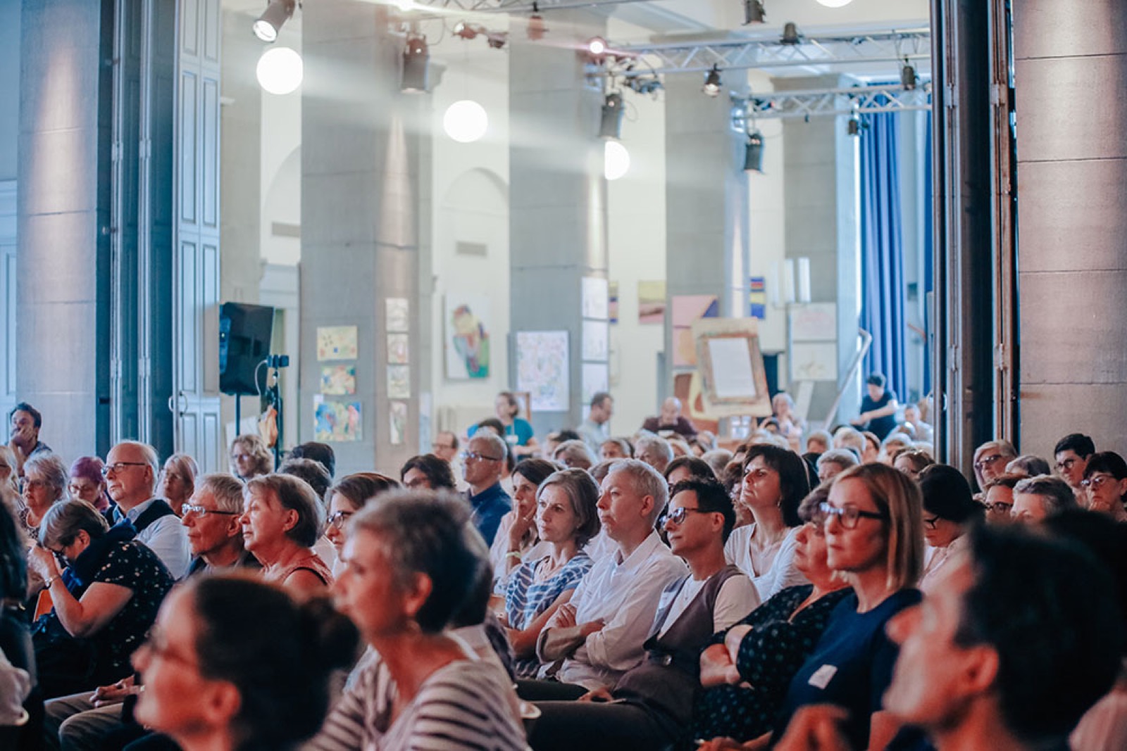 Voll besetzter Saal am Demenz Meet Zürich